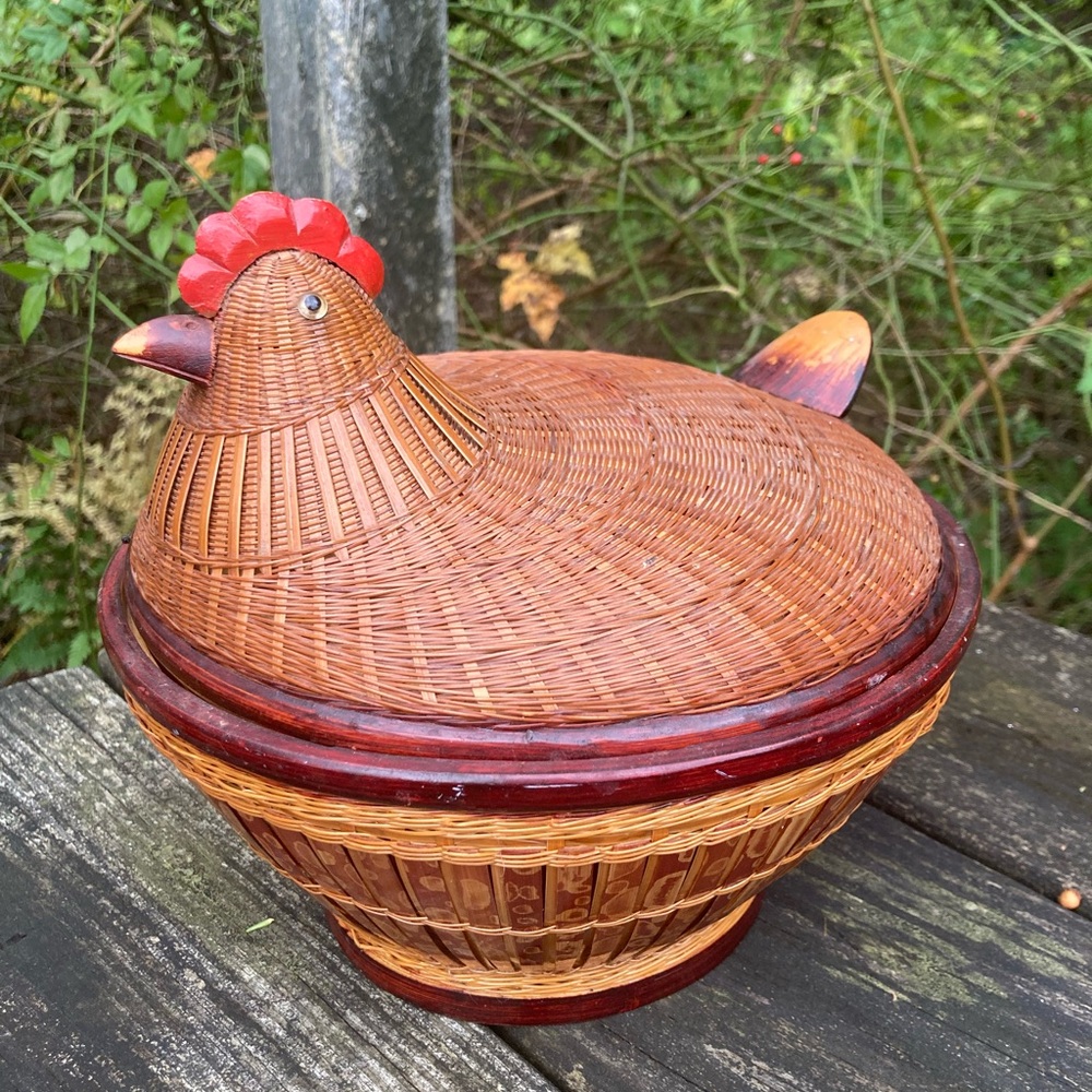 Vintage Shanghai Handicrafts Chicken Hen Wicker Woven Basket!